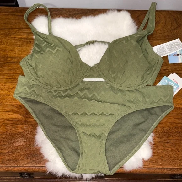 Roxy Olive Green 2 Piece Swimsuit 🩱 - Picture 1 of 12